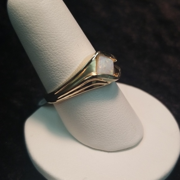 10k yellow gold Opal ring - Picture 2 of 4